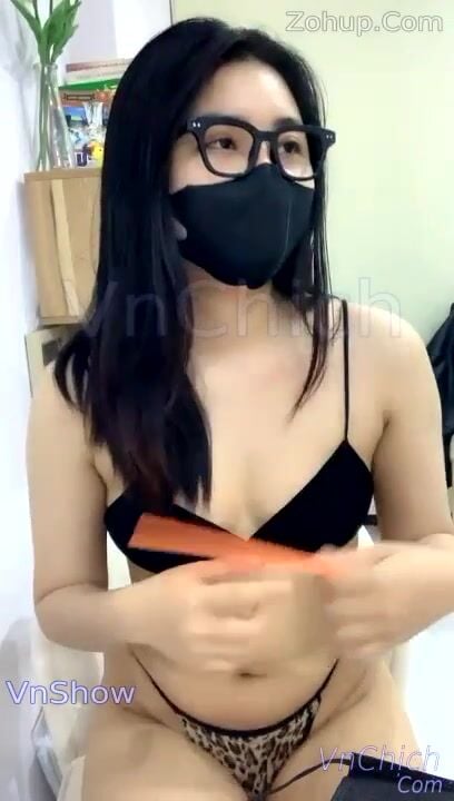Quỳnh Ngọc khuôn mặt mới trong làng livestream show lồn , nhìn cũng ổn áp đấy  P3